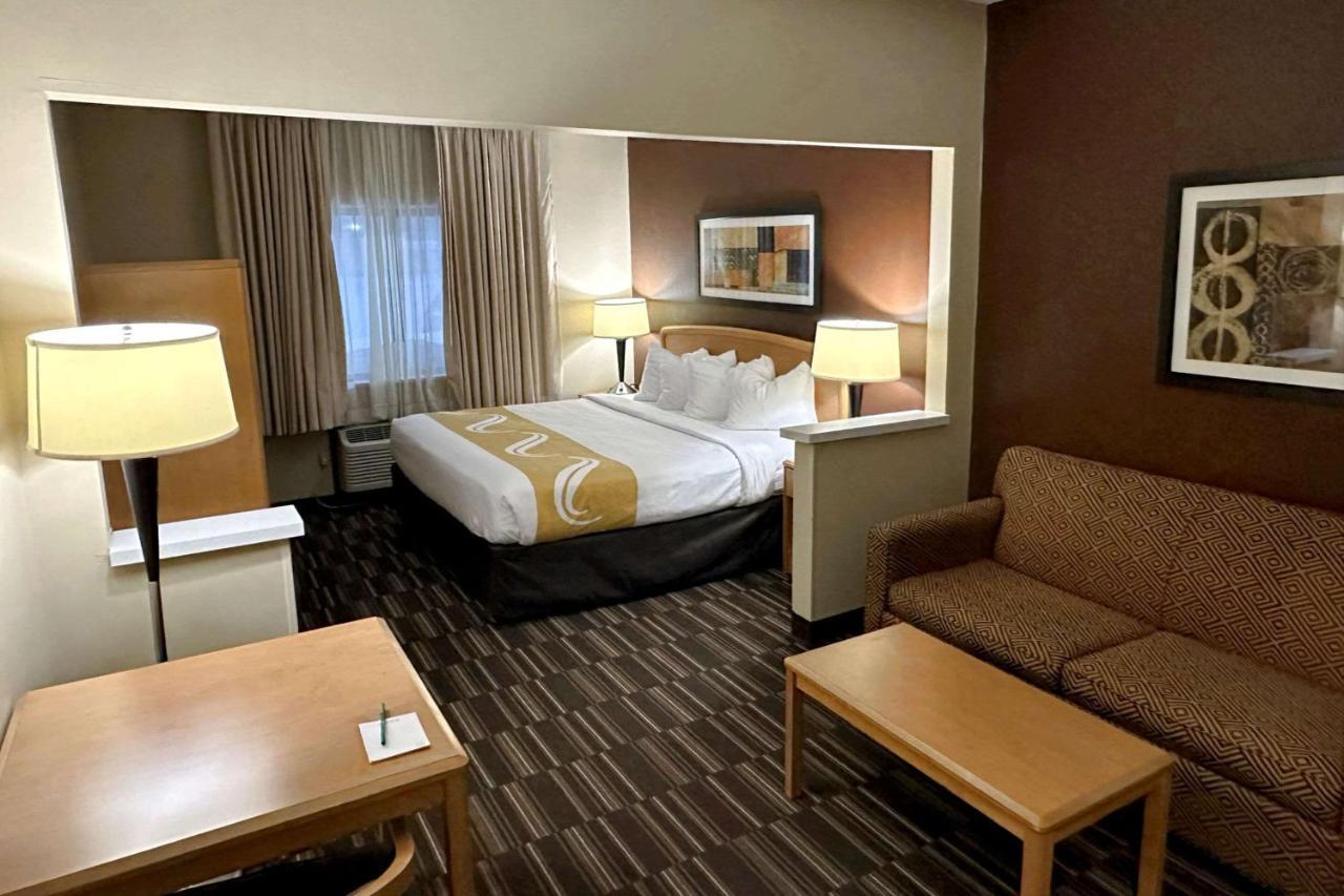 Quality Suites Near West Acres Fargo Zewnętrze zdjęcie