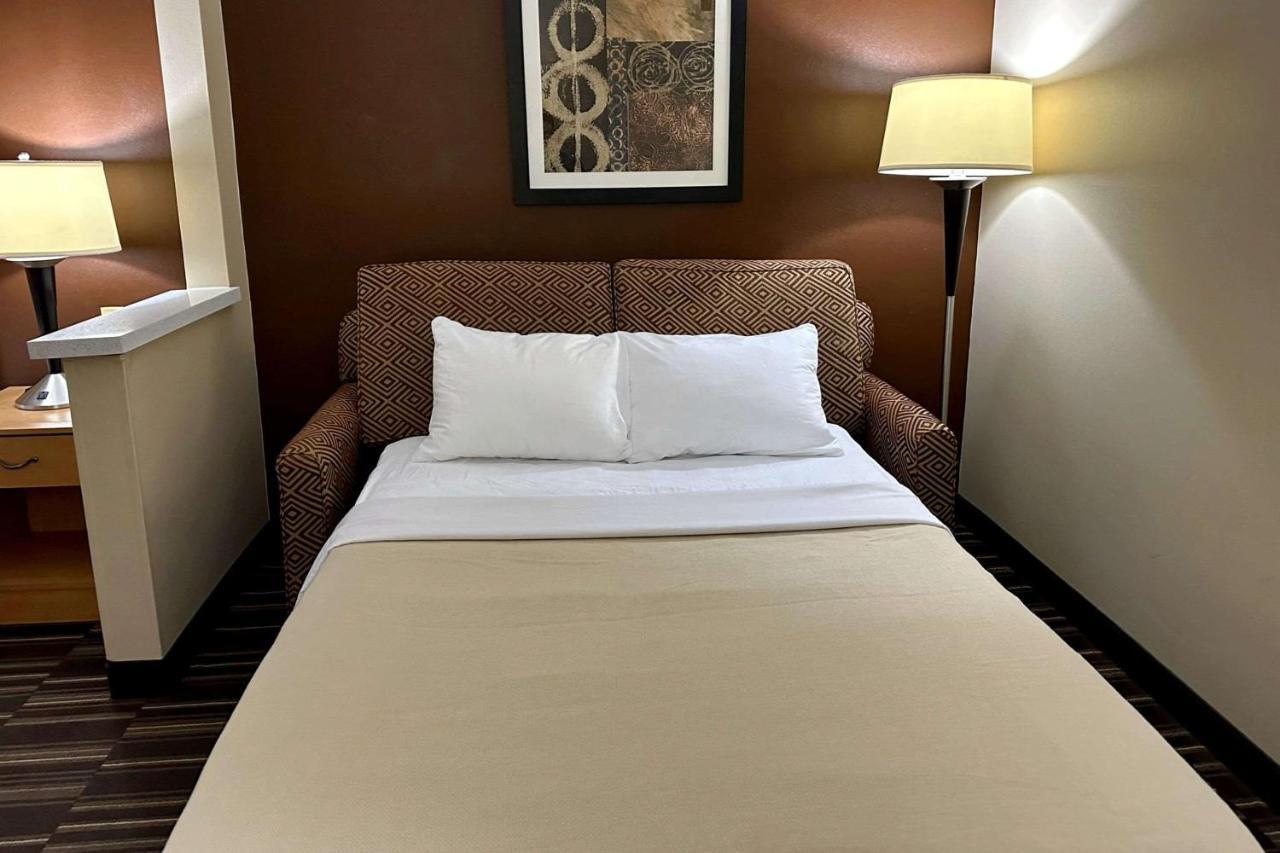 Quality Suites Near West Acres Fargo Zewnętrze zdjęcie